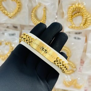 Gucci statement male gold bracelet 001
