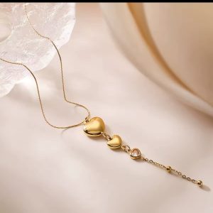 3 heart Göld titanium necklace