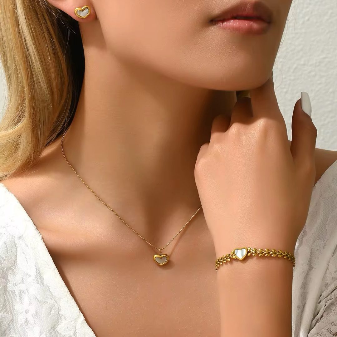 White single love titanium Göld necklace - Image 4