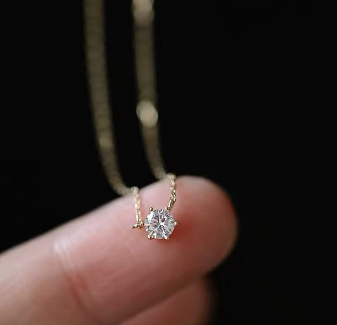 White stone Göld titanium necklace - Image 4