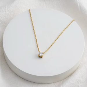 White stone Göld titanium necklace