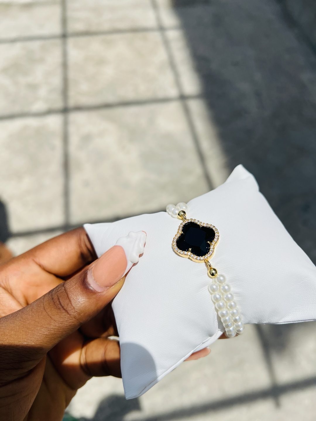 Black fresh water pearls bracelet - Image 3