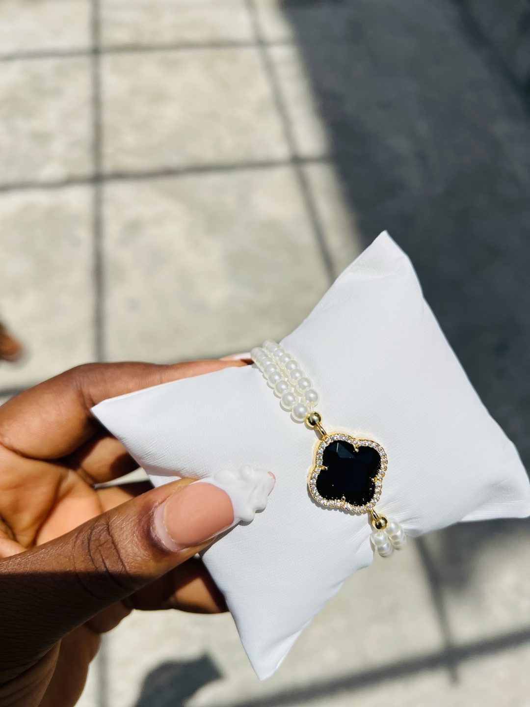 Black fresh water pearls bracelet - Image 2
