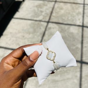 White vca fresh water pearls bracelet
