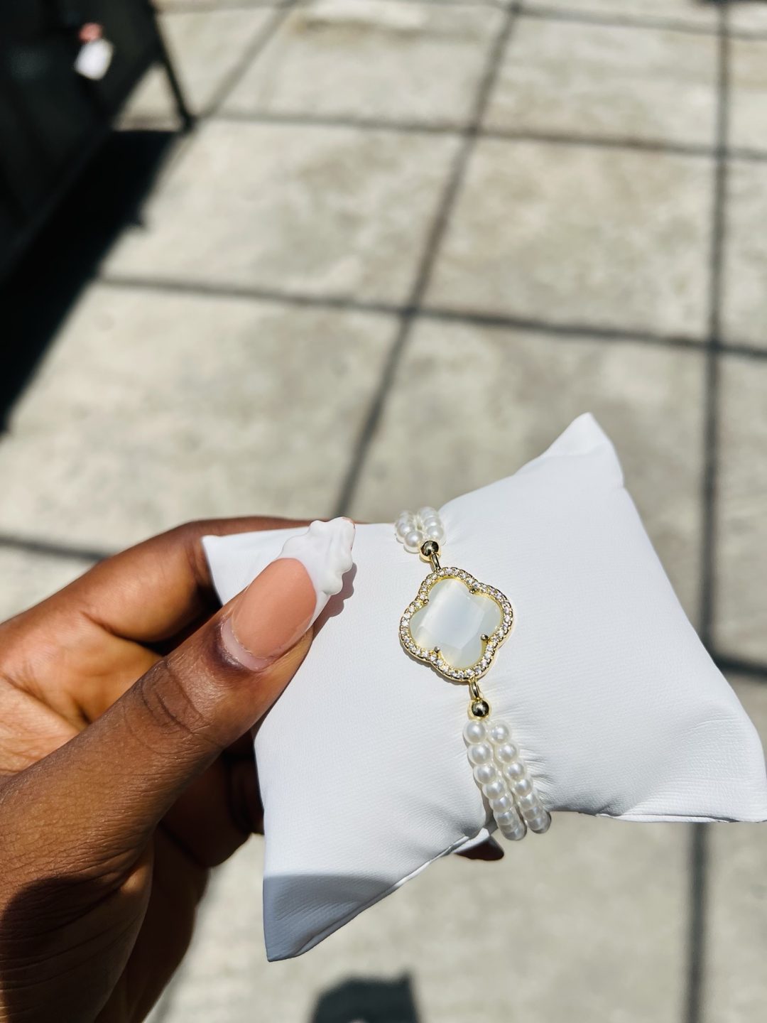 White vca fresh water pearls bracelet - Image 3
