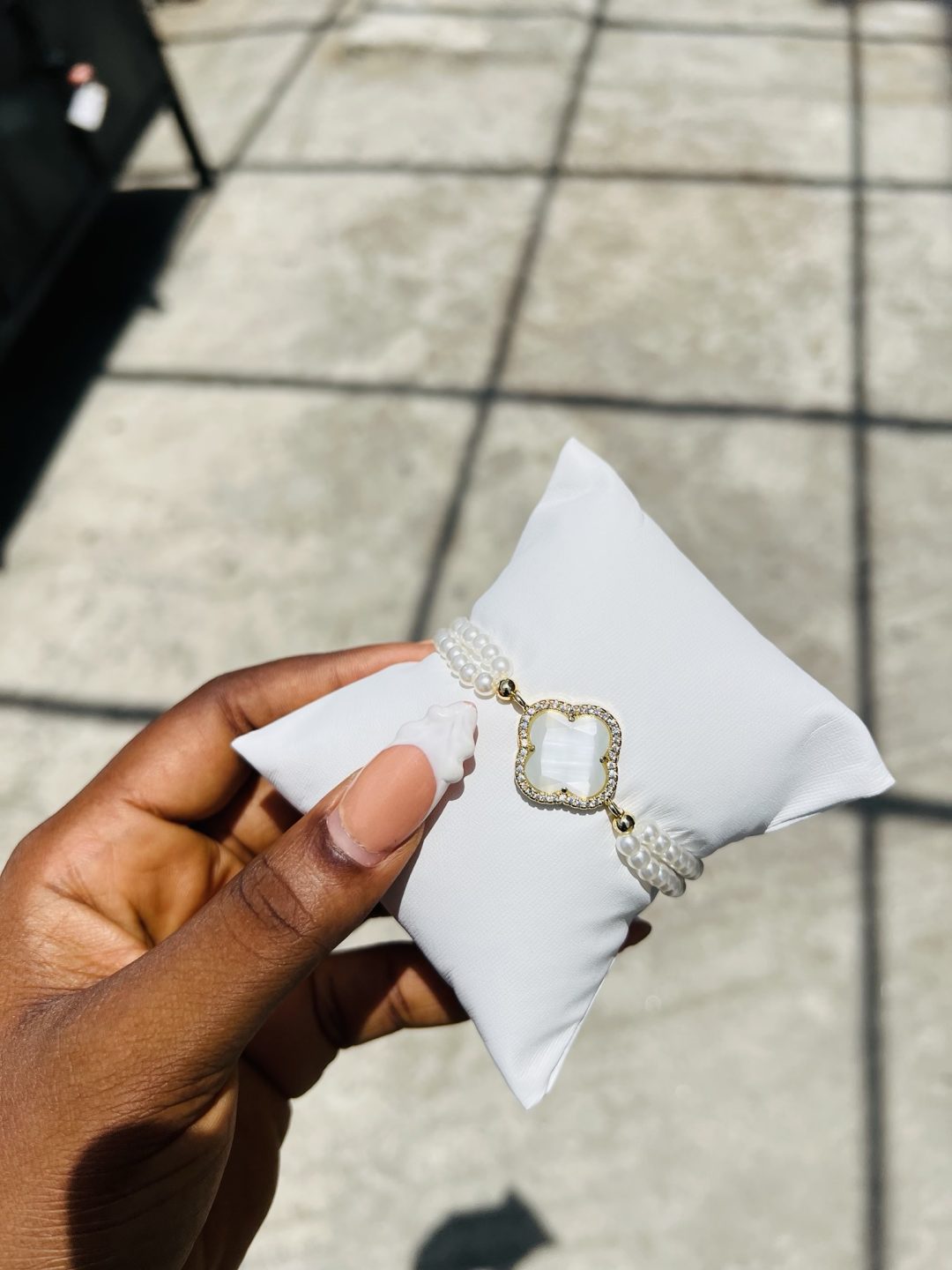 White vca fresh water pearls bracelet