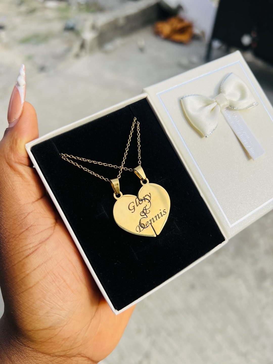 Lovers Engraved necklace - Image 4
