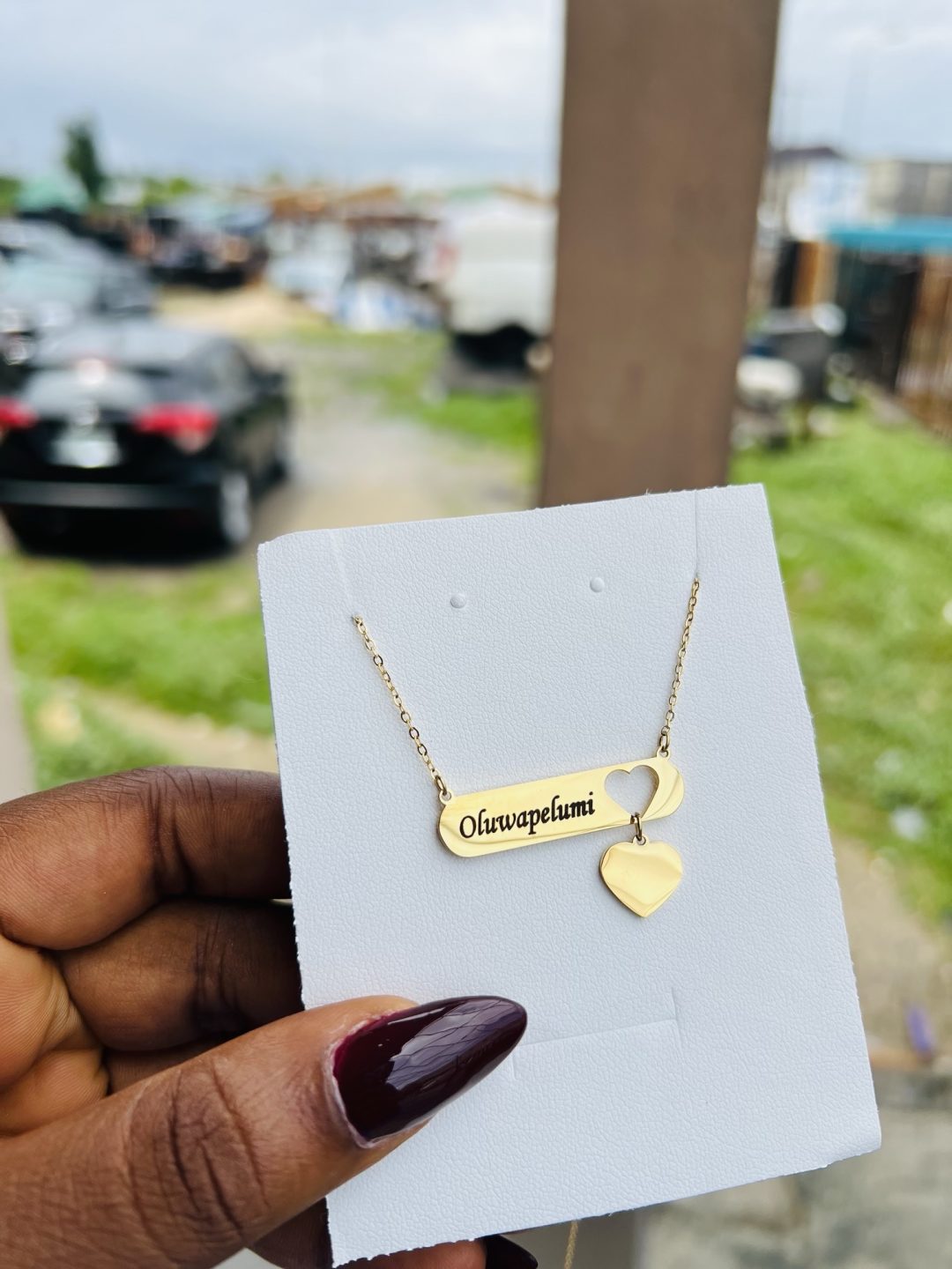 Love dropping engraved female necklace