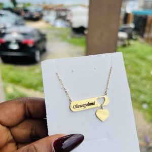 Love dropping engraved female necklace