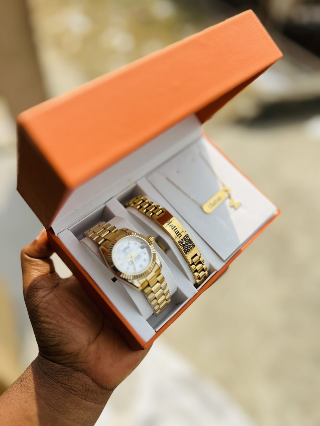Female barcode engraved set with box