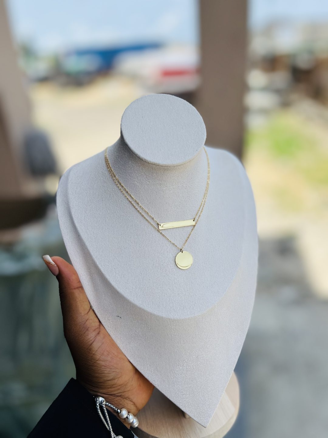 Double step circle engraved female necklace - Image 12