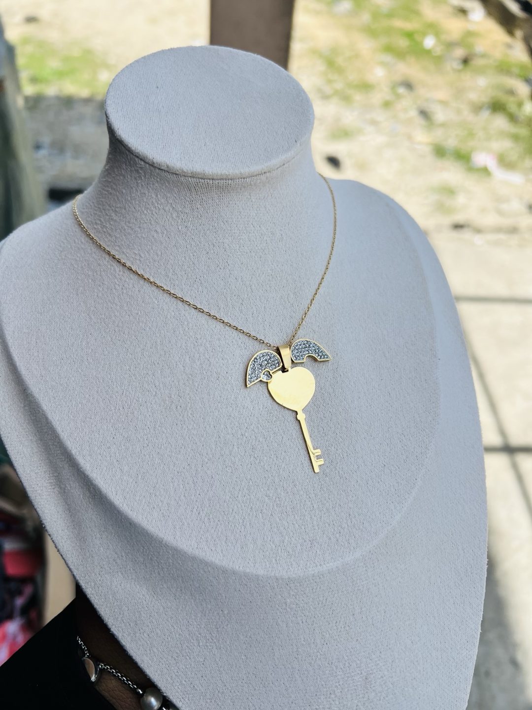 White locket key engraved necklace - Image 3