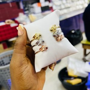 Amiga 3 toned lion head bracelet