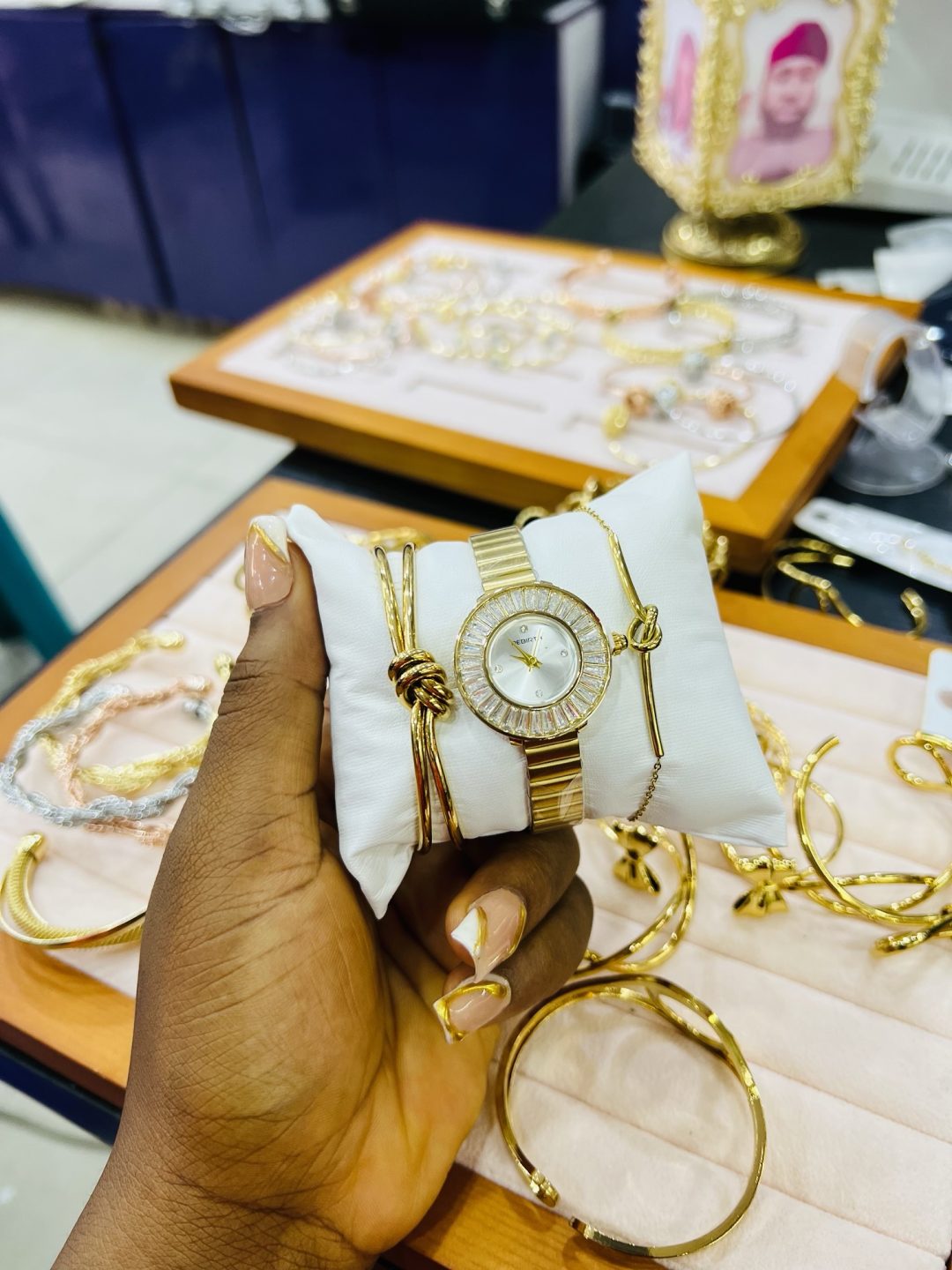 Bantu knot watch combo with box - Image 4