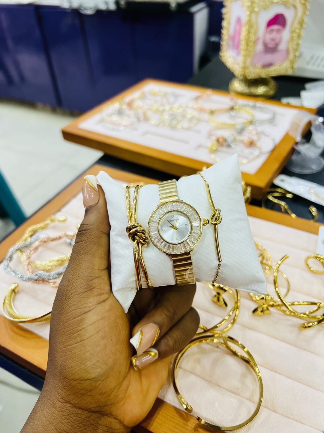 Bantu knot watch combo with box - Image 3