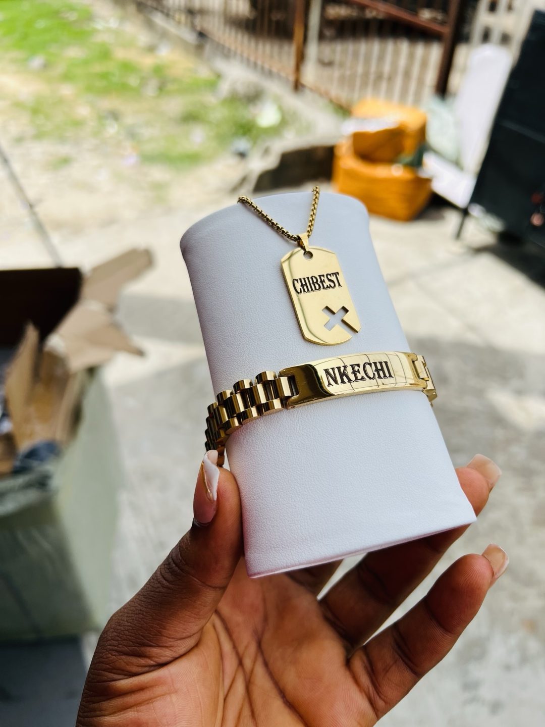 Criss cross engraved gold combo