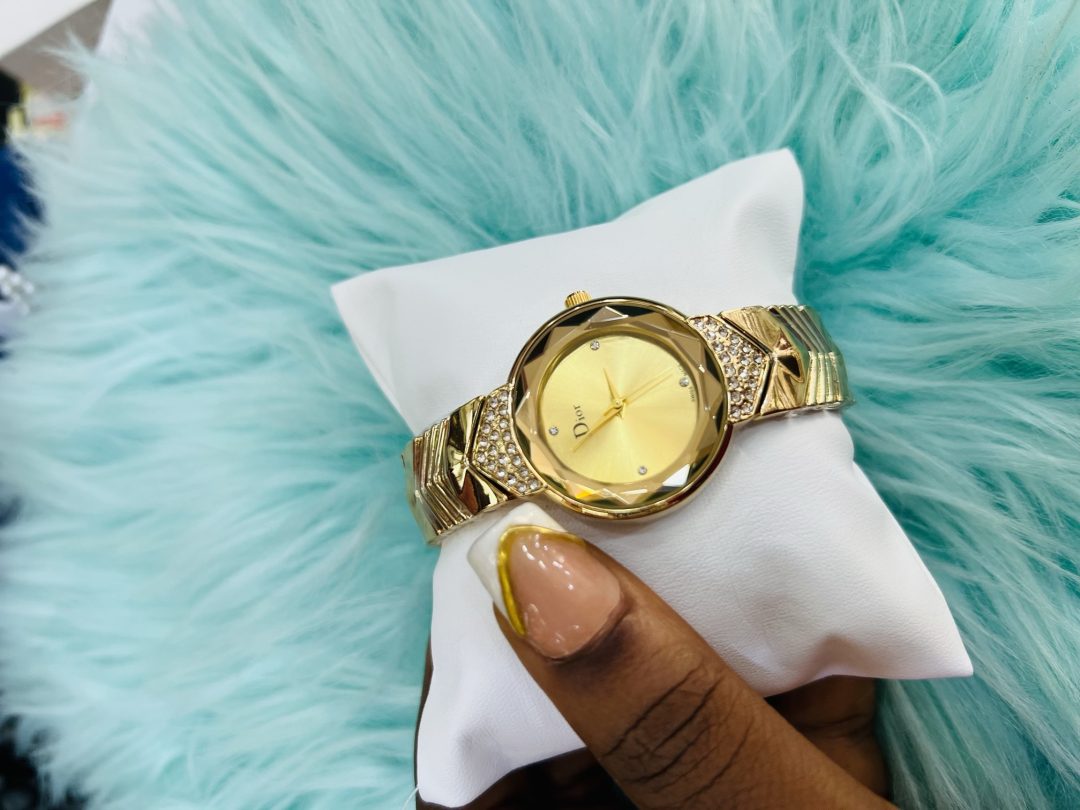 Dior sleek female gold watch - Image 2