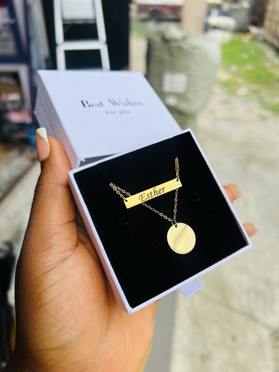 Double step circle engraved female necklace - Image 4