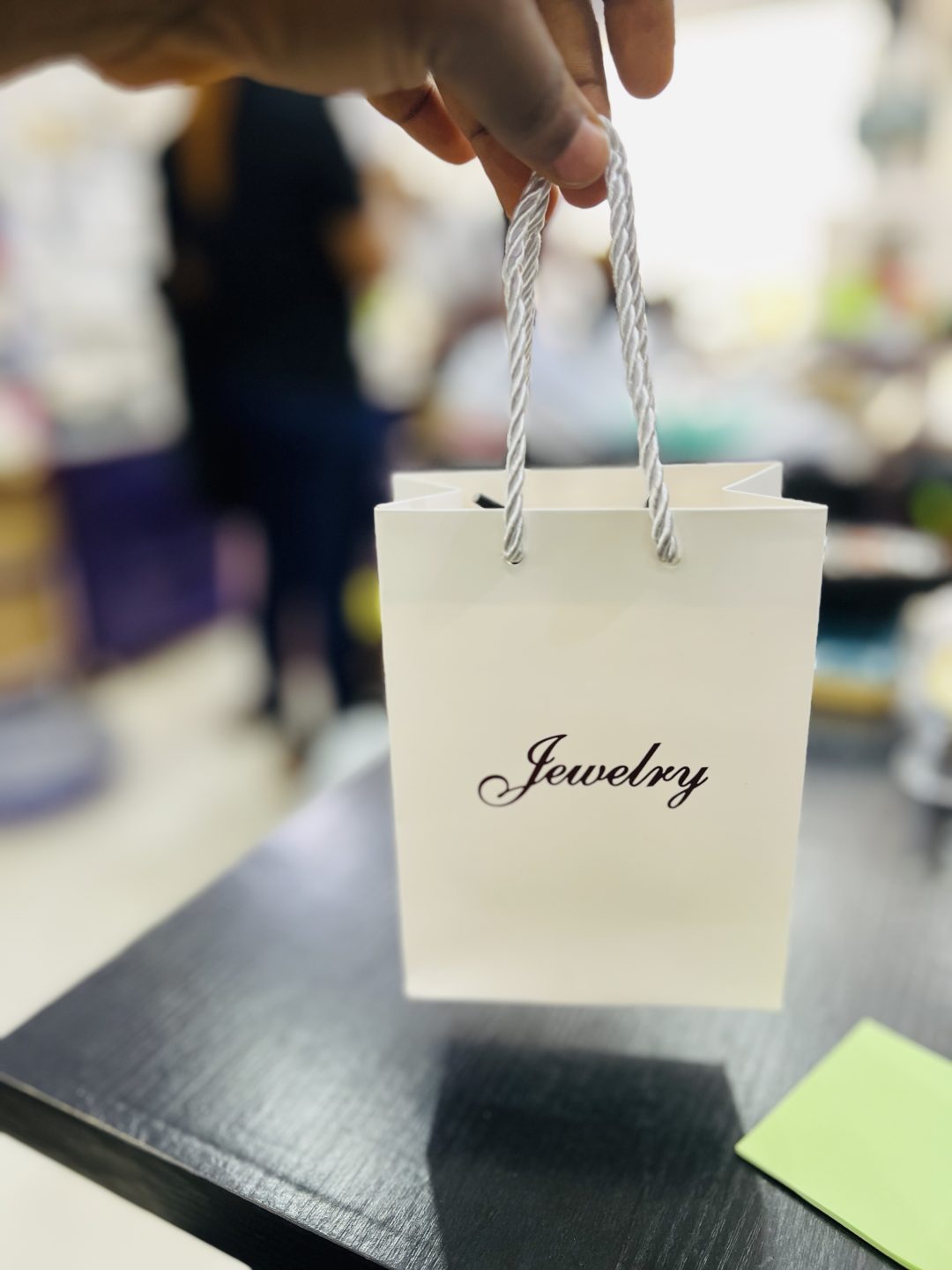 White jewelry paper bag (10pcs) - Image 4