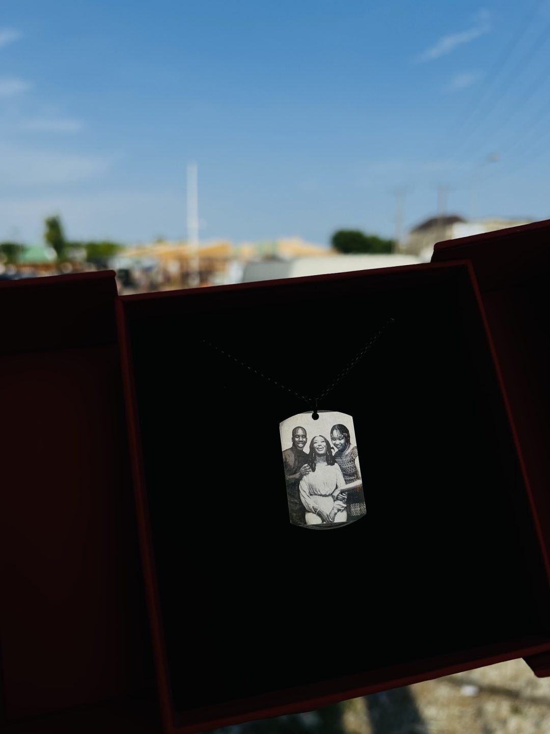 Black square Picture engraved necklace - Image 2