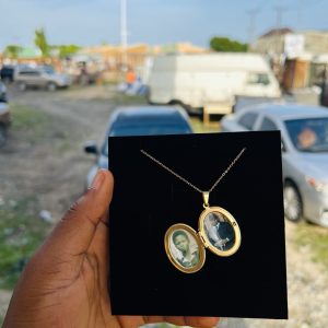 Vintage oval locket with box!