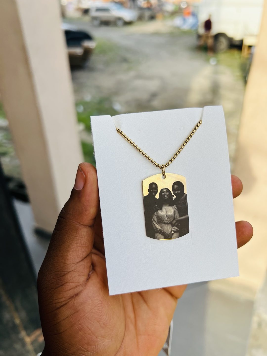 Gold square Picture engraved necklace - Image 6