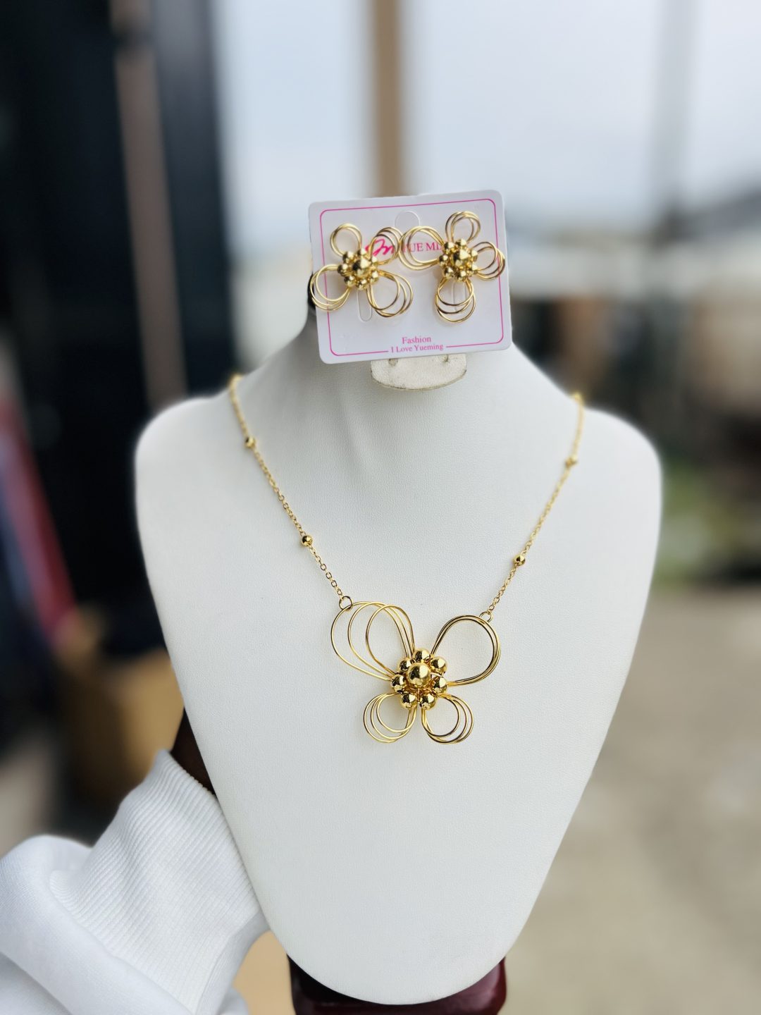 001 Flowery necklace and earrings - Image 7