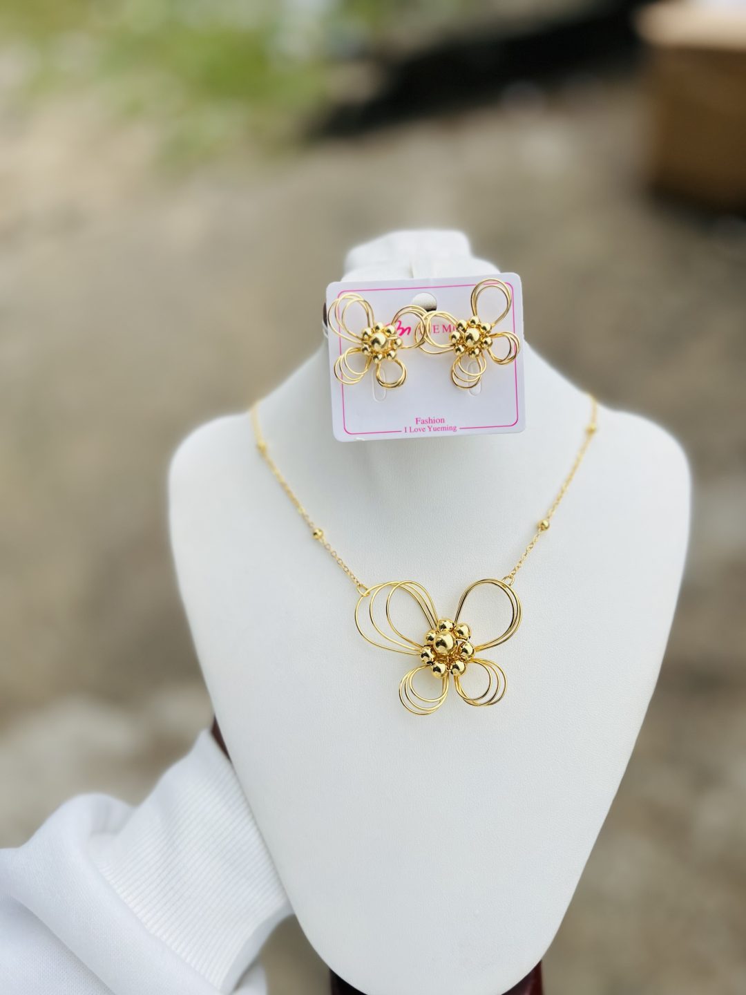 001 Flowery necklace and earrings - Image 6