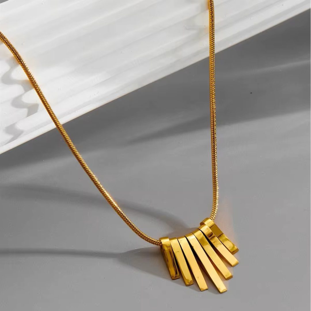 Special titanium steel Göld female necklace - Image 5