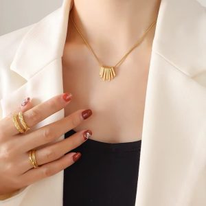 Special titanium steel Göld female necklace