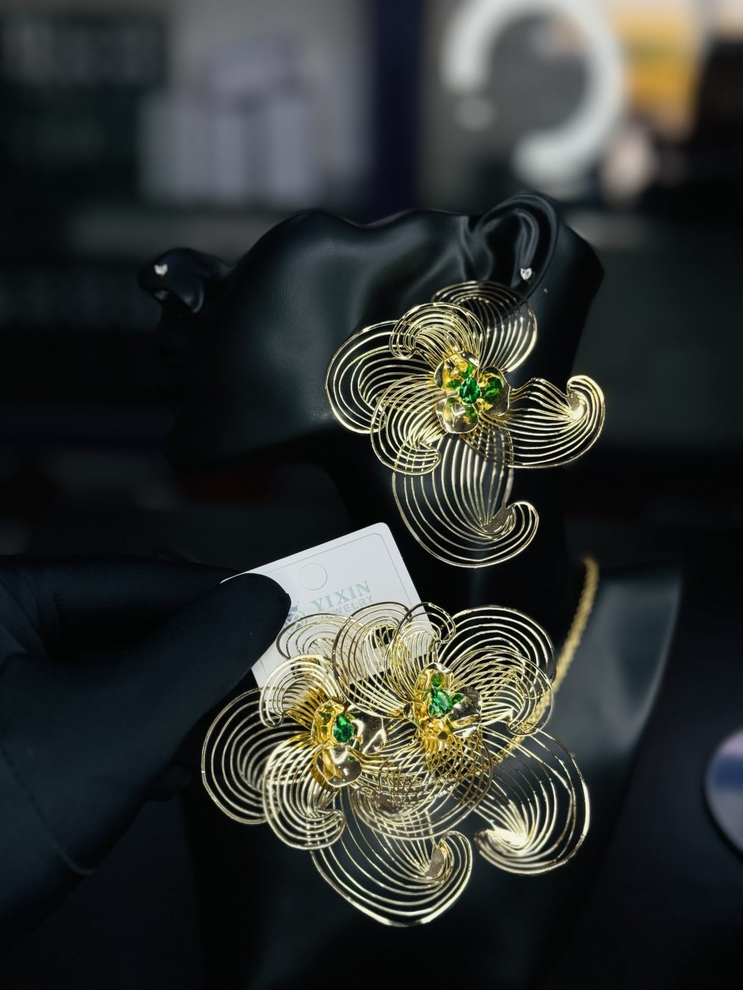 MD BOUQUET GREEN GEM EARRINGS