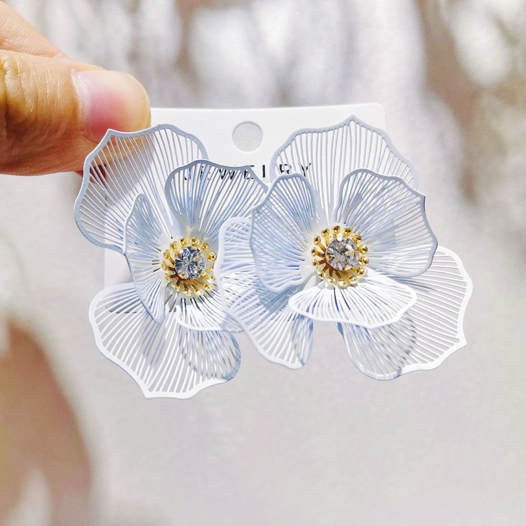 White rose 1 bud Floral earring