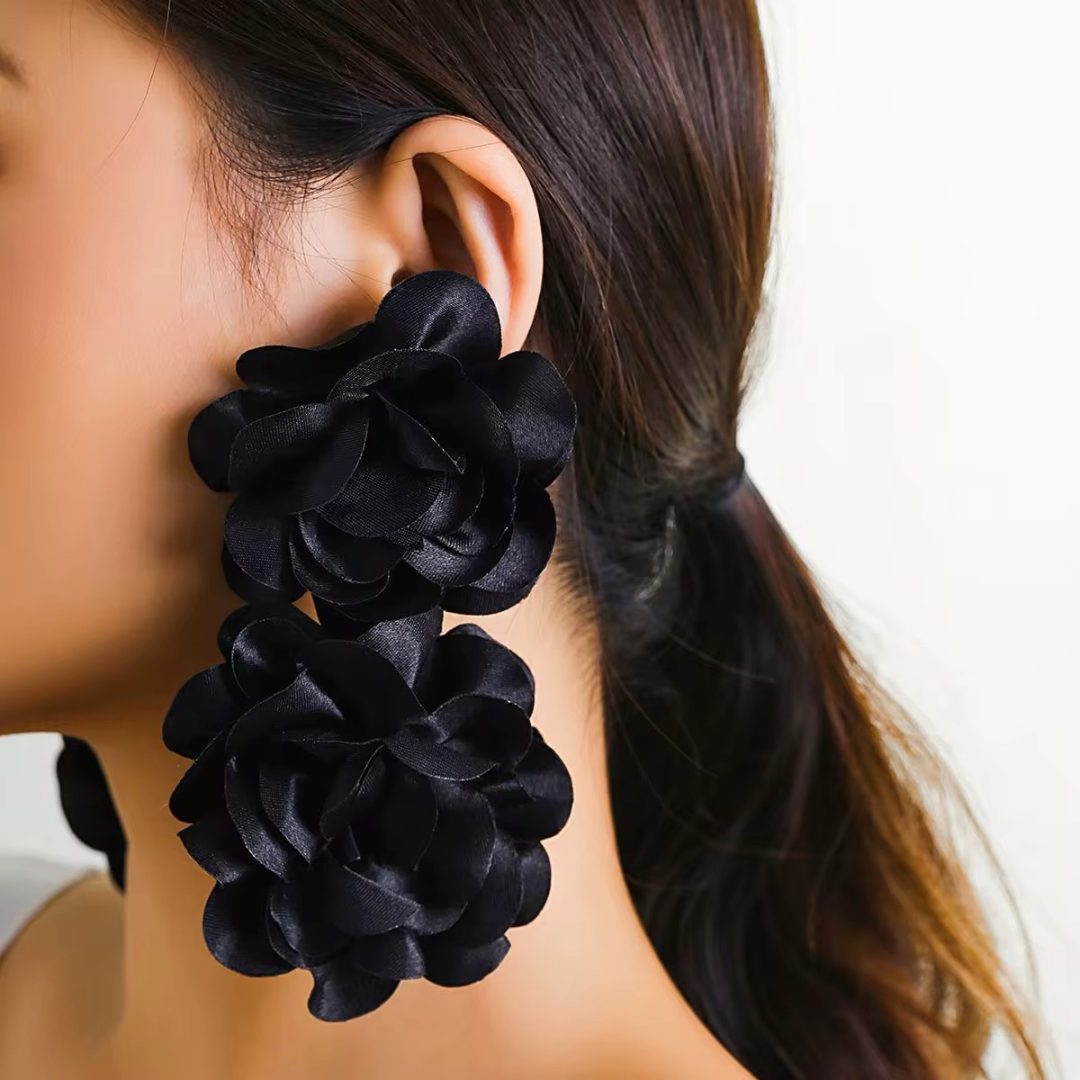 Black double floral earrings - Image 3