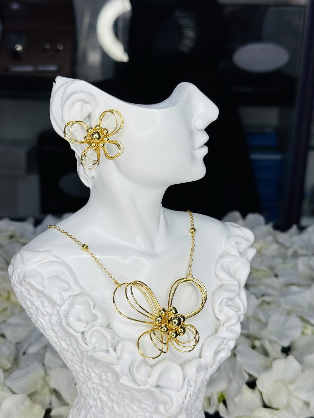 001 Flowery necklace and earrings - Image 2