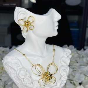001 Flowery necklace and earrings