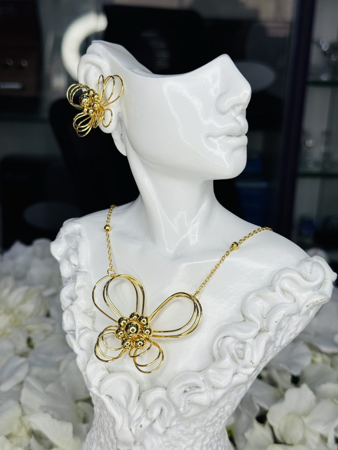 001 Flowery necklace and earrings - Image 3