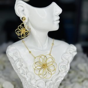 005 Flowery necklace and earrings