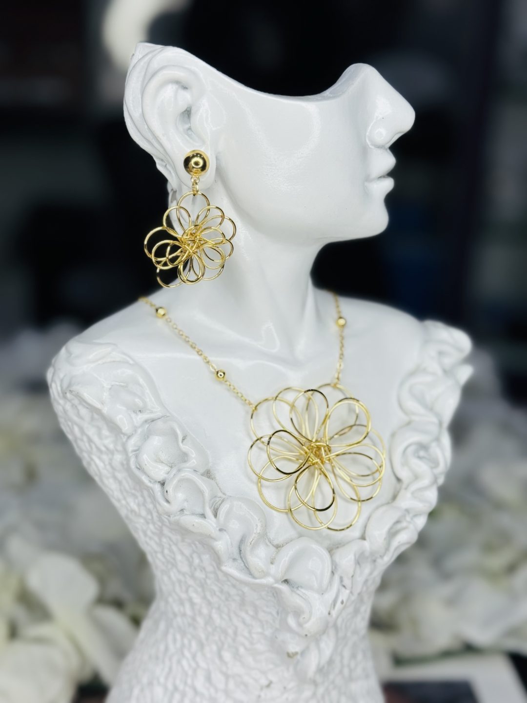 005 Flowery necklace and earrings - Image 3