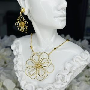 005 Flowery necklace and earrings