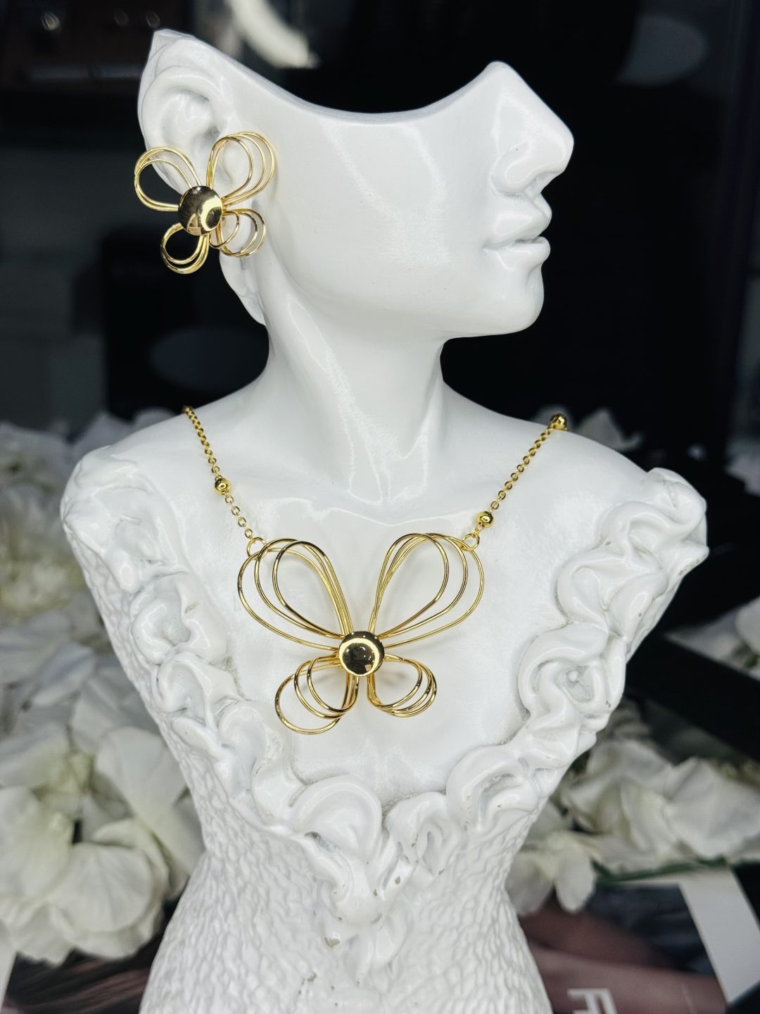 002 Flowery necklace and earrings