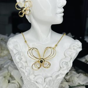 002 Flowery necklace and earrings