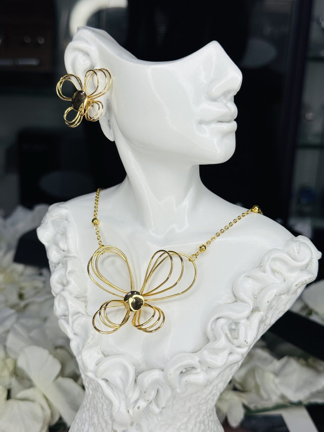 002 Flowery necklace and earrings - Image 3