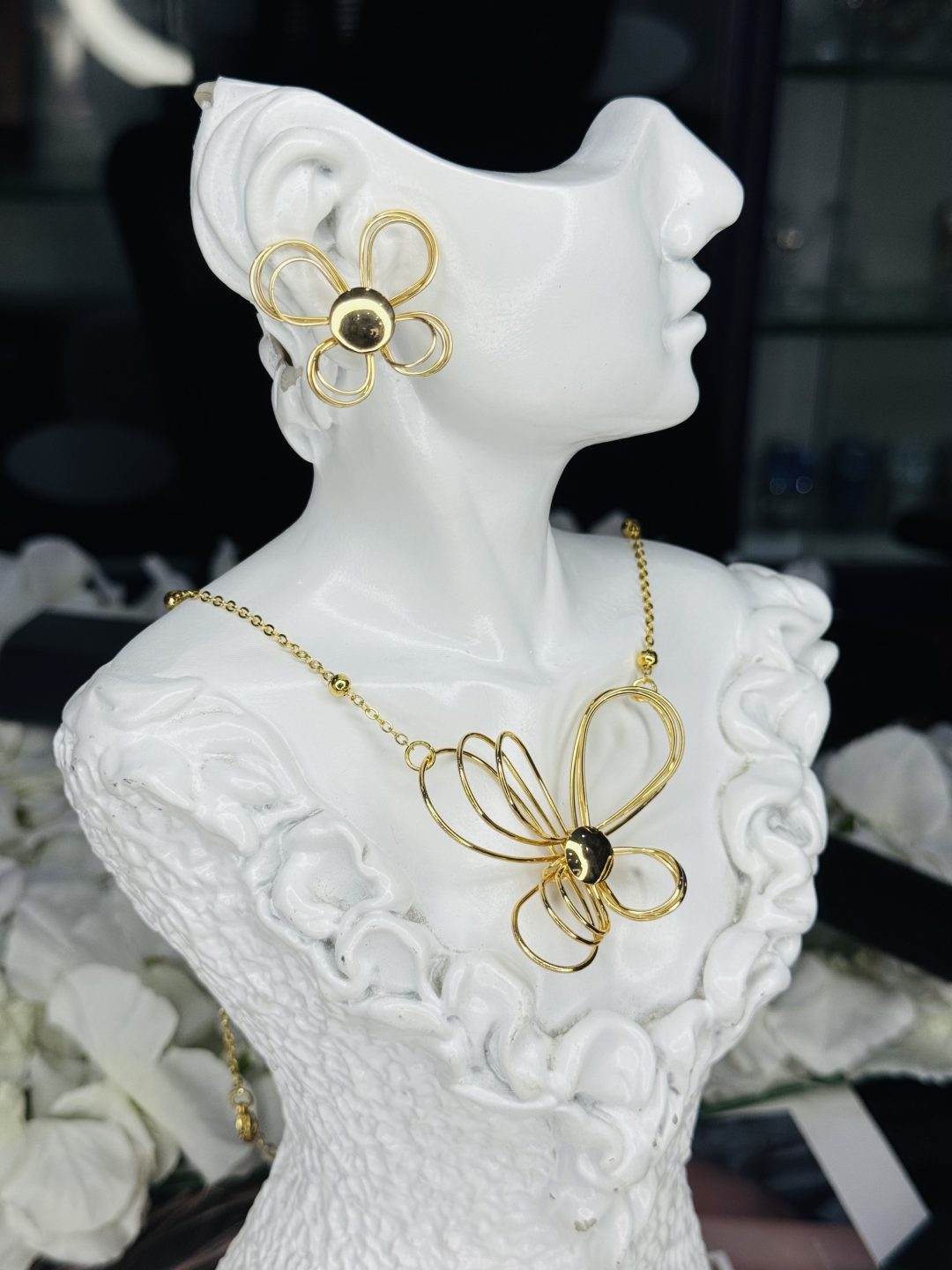 002 Flowery necklace and earrings - Image 2