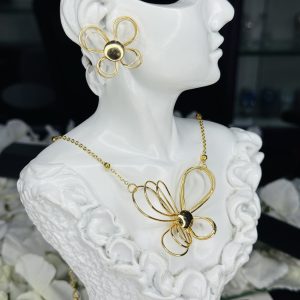002 Flowery necklace and earrings