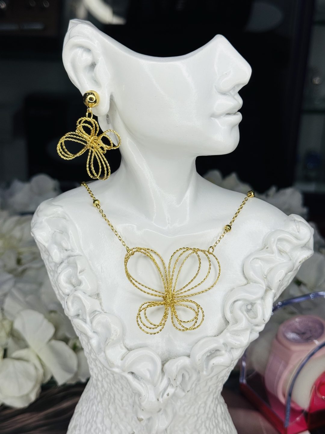 003 Flowery necklace and earrings - Image 4