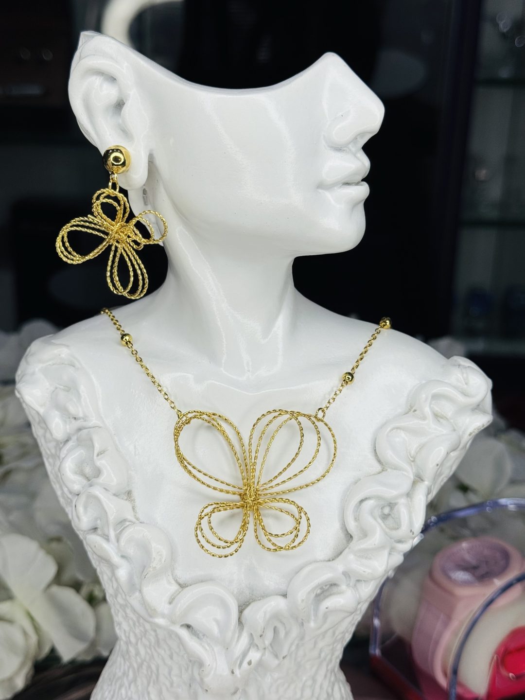 003 Flowery necklace and earrings