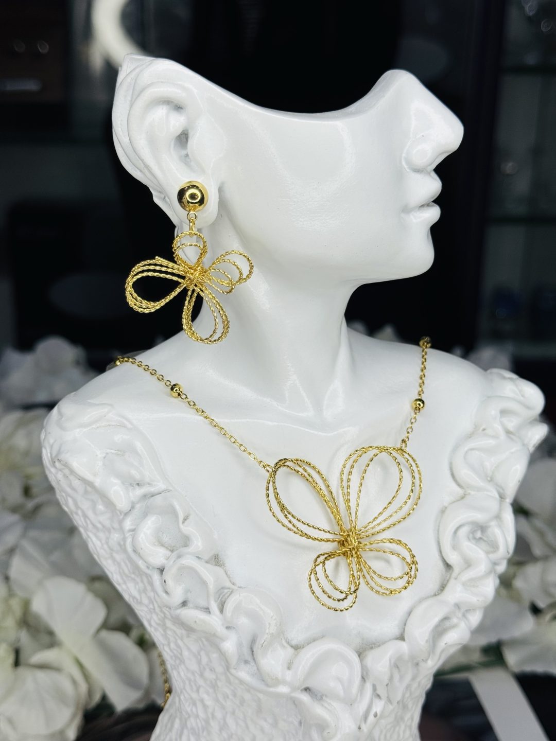 003 Flowery necklace and earrings - Image 2