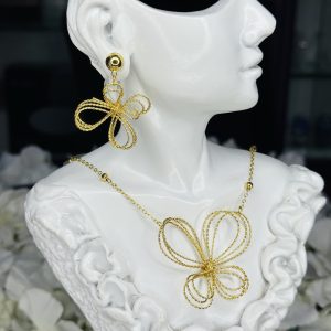 003 Flowery necklace and earrings