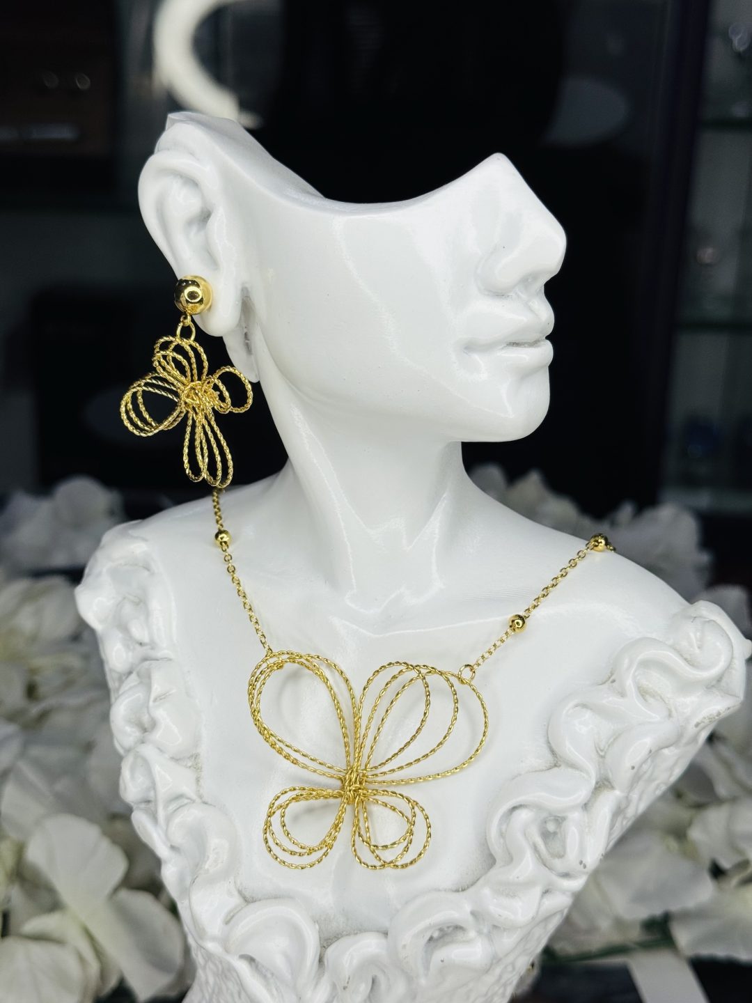 003 Flowery necklace and earrings - Image 3