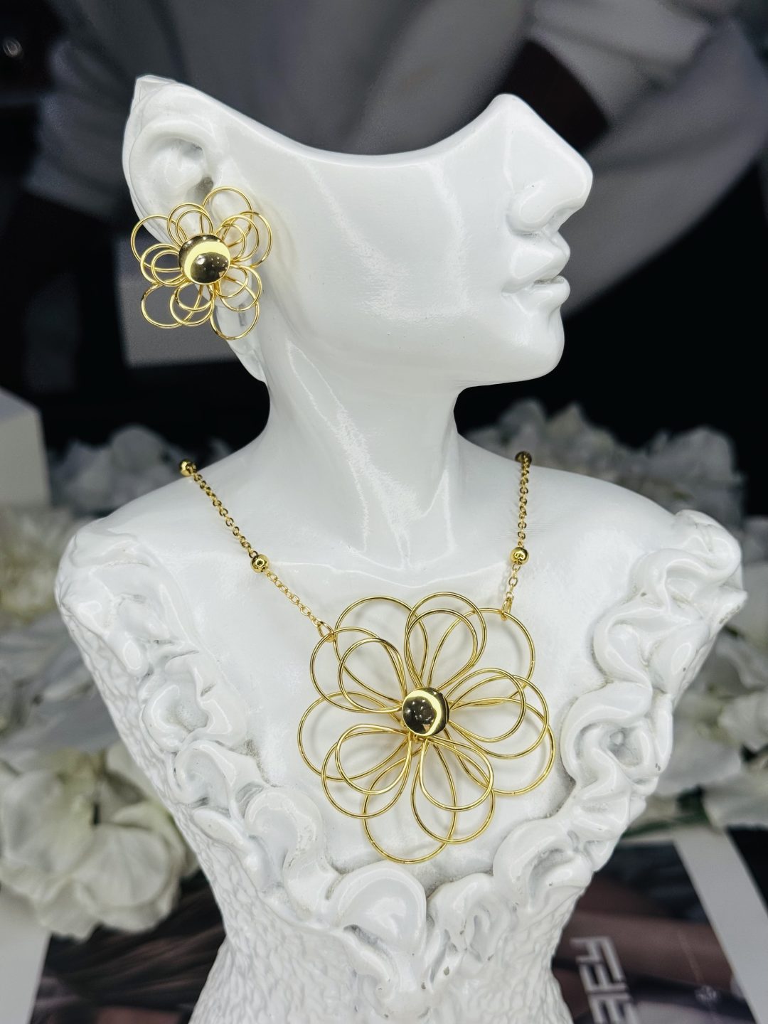 004 Flowery necklace and earrings - Image 2